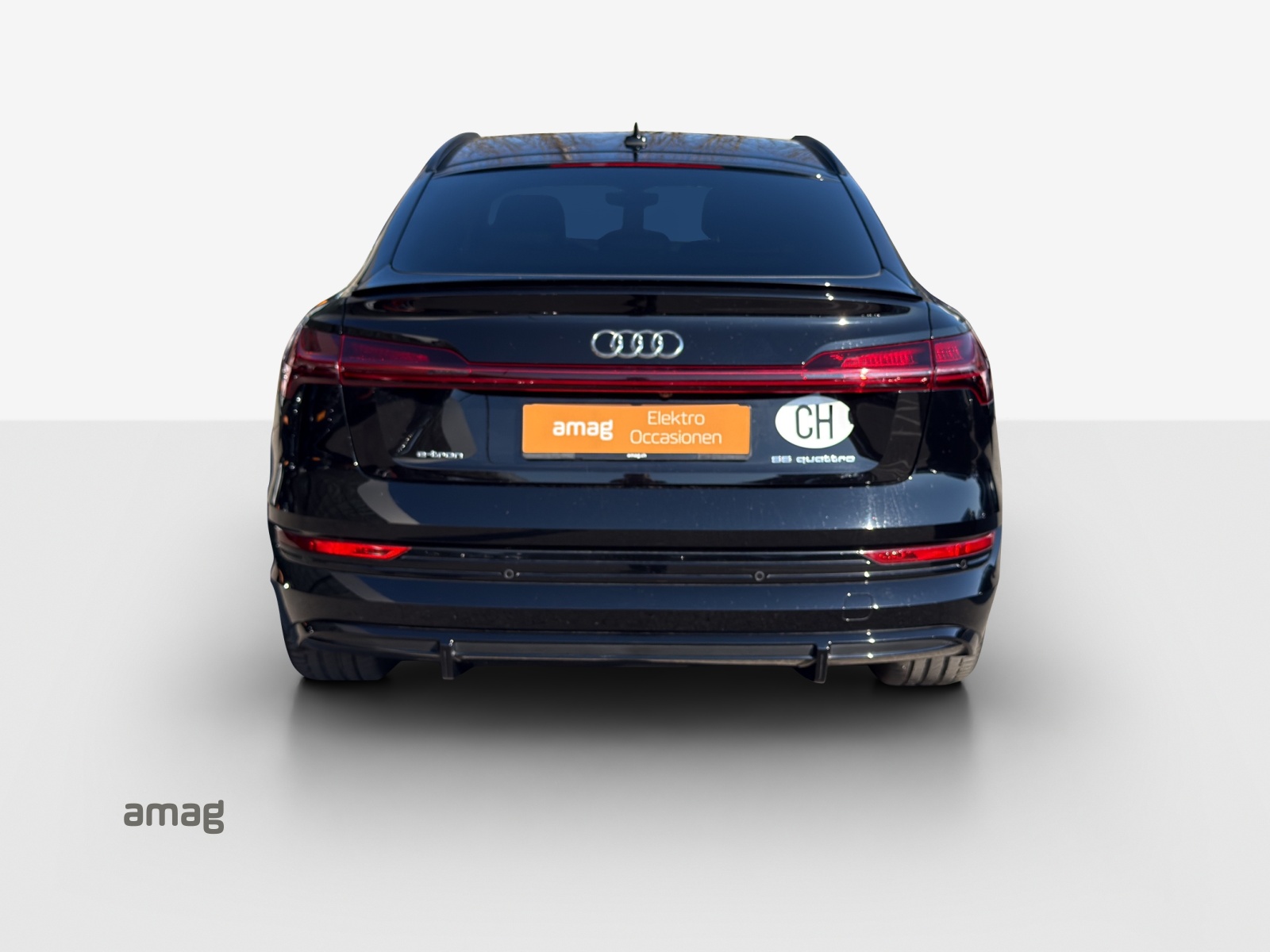 AUDI e-tron 55 S Line Black Edition quattro-image-4