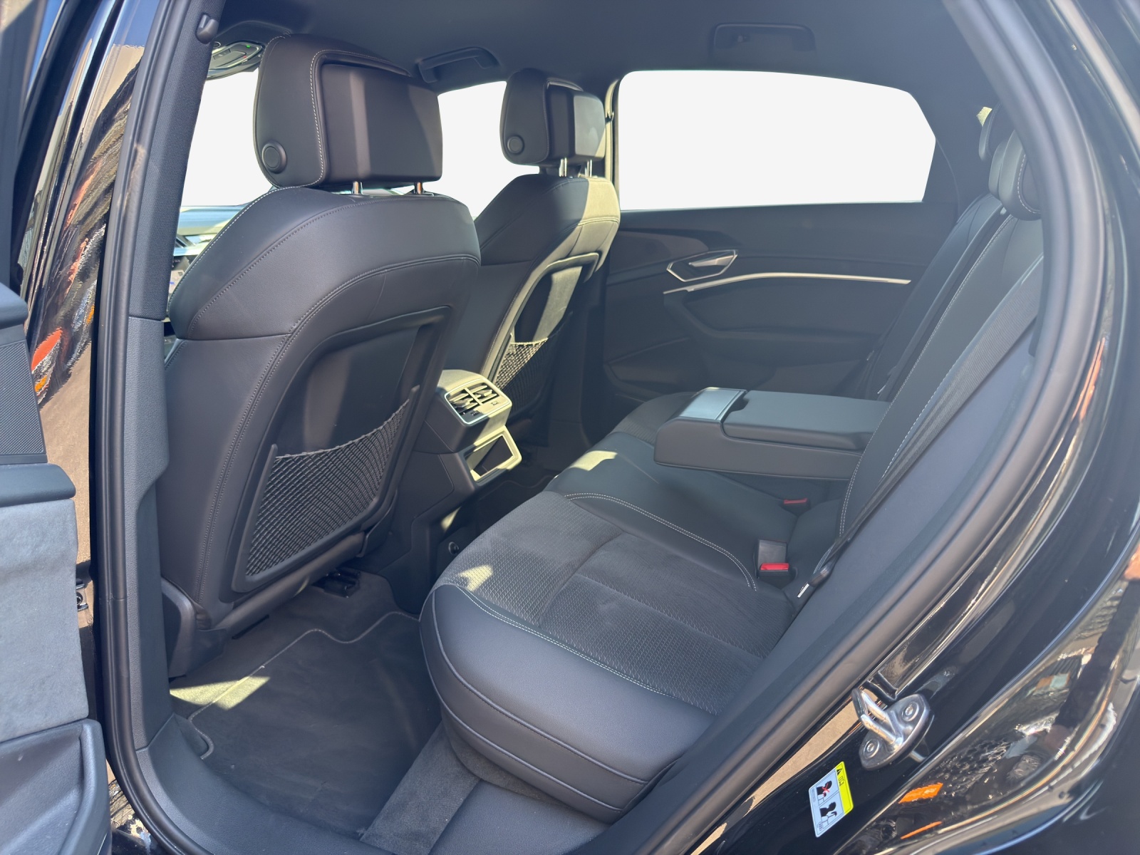 AUDI e-tron 55 S Line Black Edition quattro-image-13
