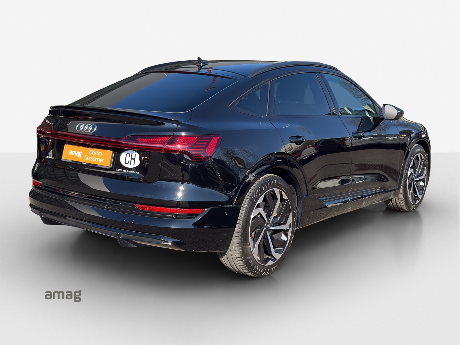 AUDI e-tron 55 S Line Black Edition quattro-image-5