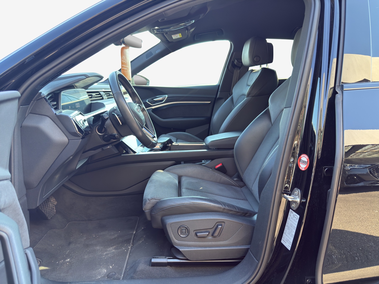 AUDI e-tron 55 S Line Black Edition quattro-image-8