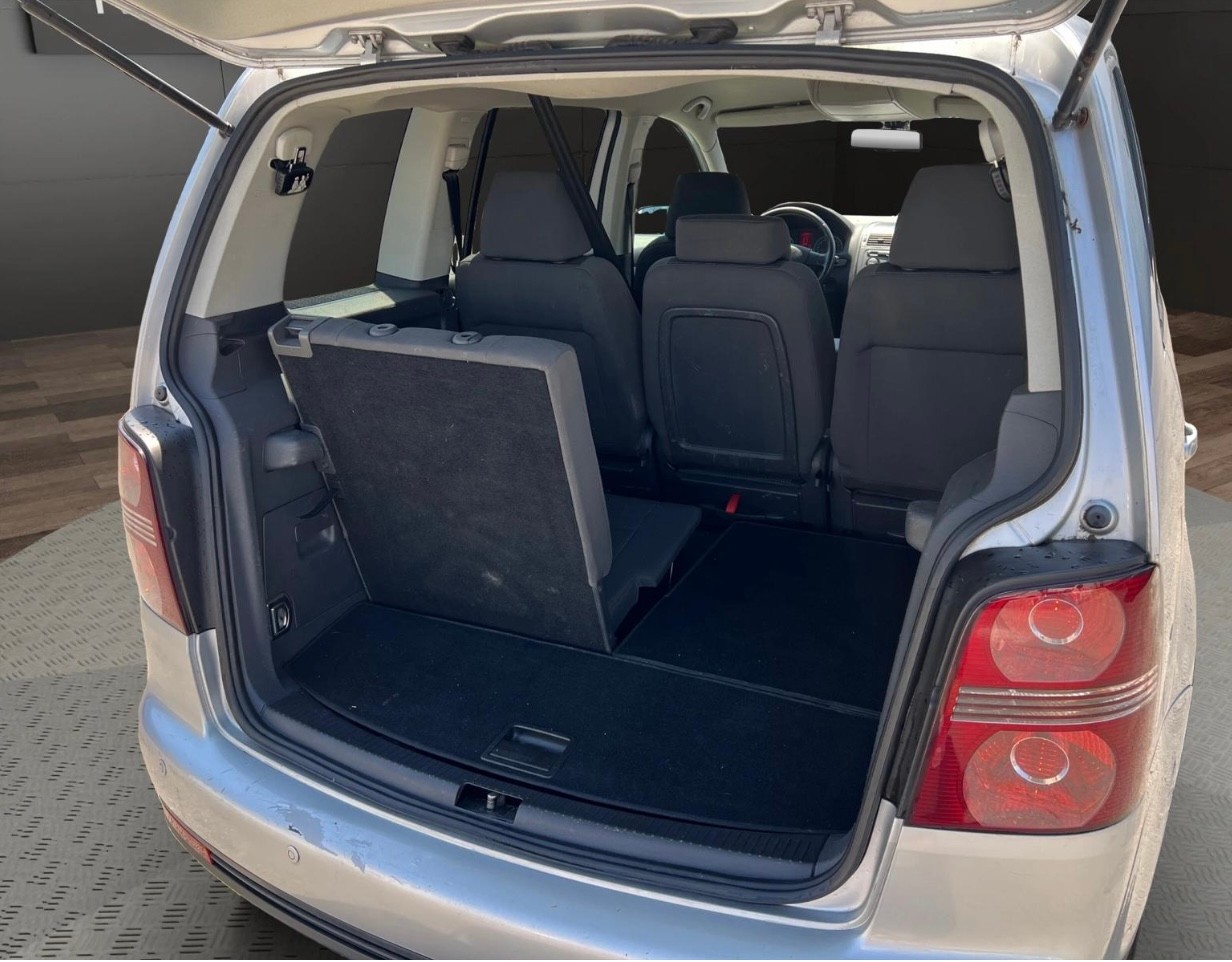VW Touran 2.0 TDI Trendline-image-5