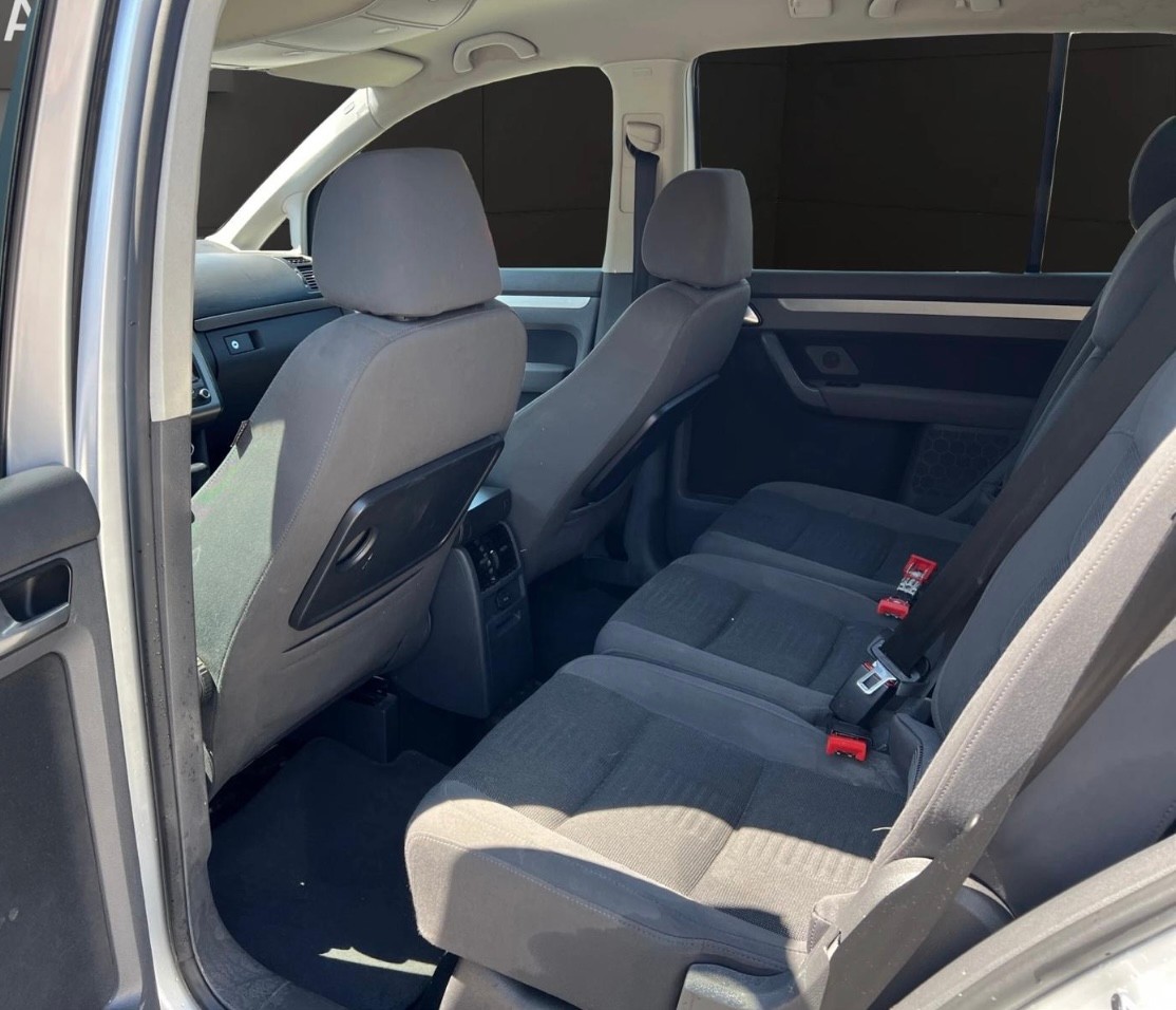 VW Touran 2.0 TDI Trendline-image-6