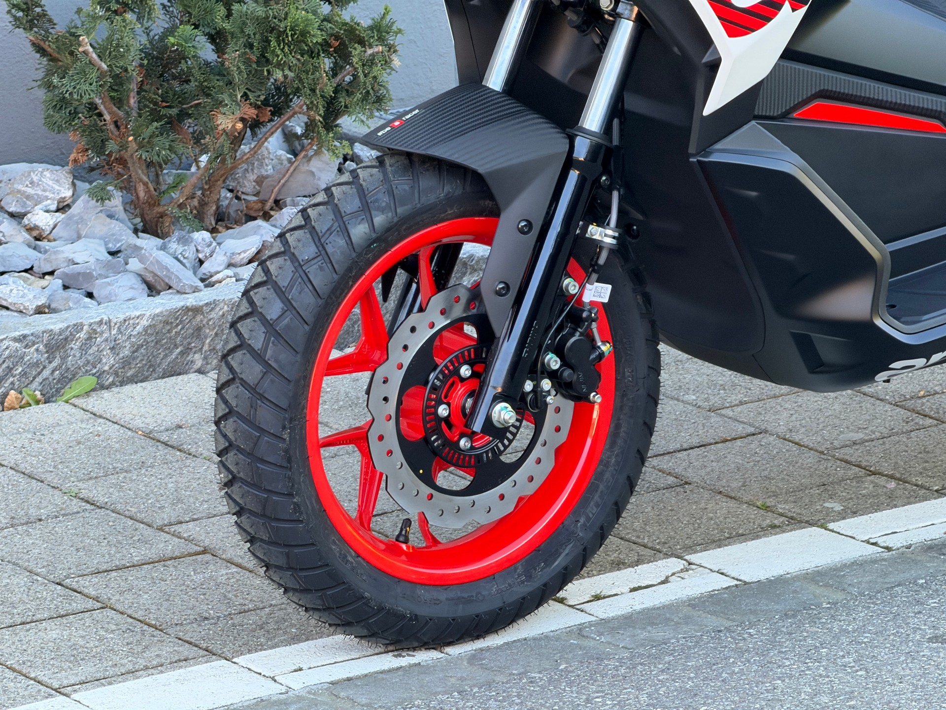 APRILIA SR 125 GT Sport ABS E5+-showroom-element-1