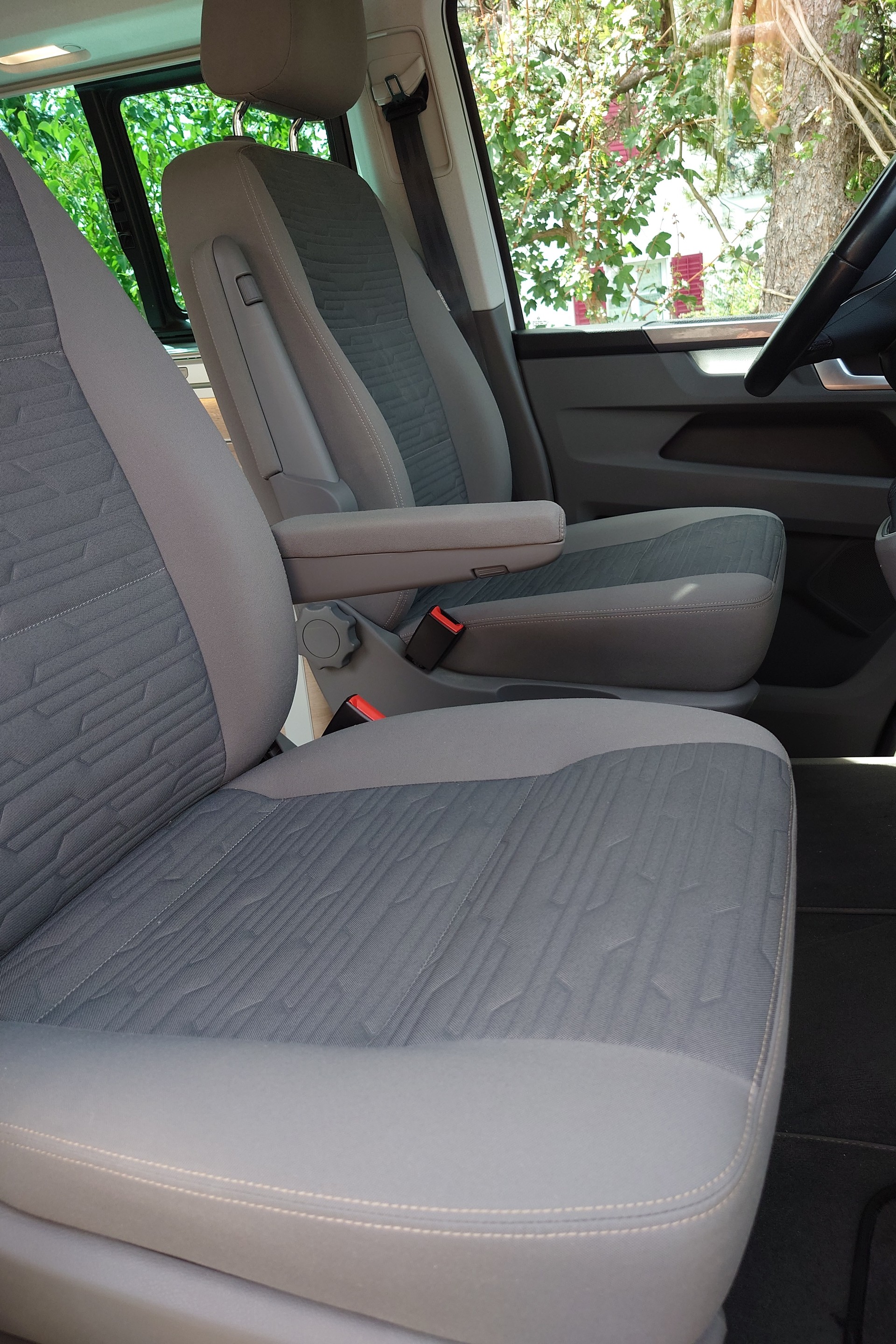 VW T6.1 California 2.0 TDI Ocean Edition Liberty 4Motion DSG-image-8