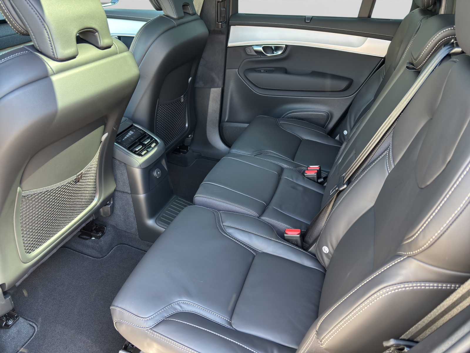 VOLVO XC90 2.0 T8 TE Black Edition eAWD-image-4