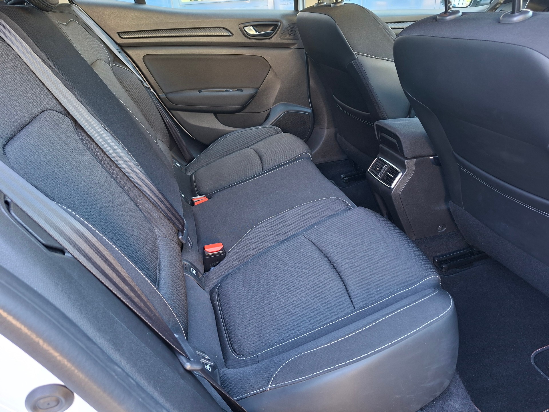 RENAULT Mégane 1.5 dCi Zen EDC-image-10