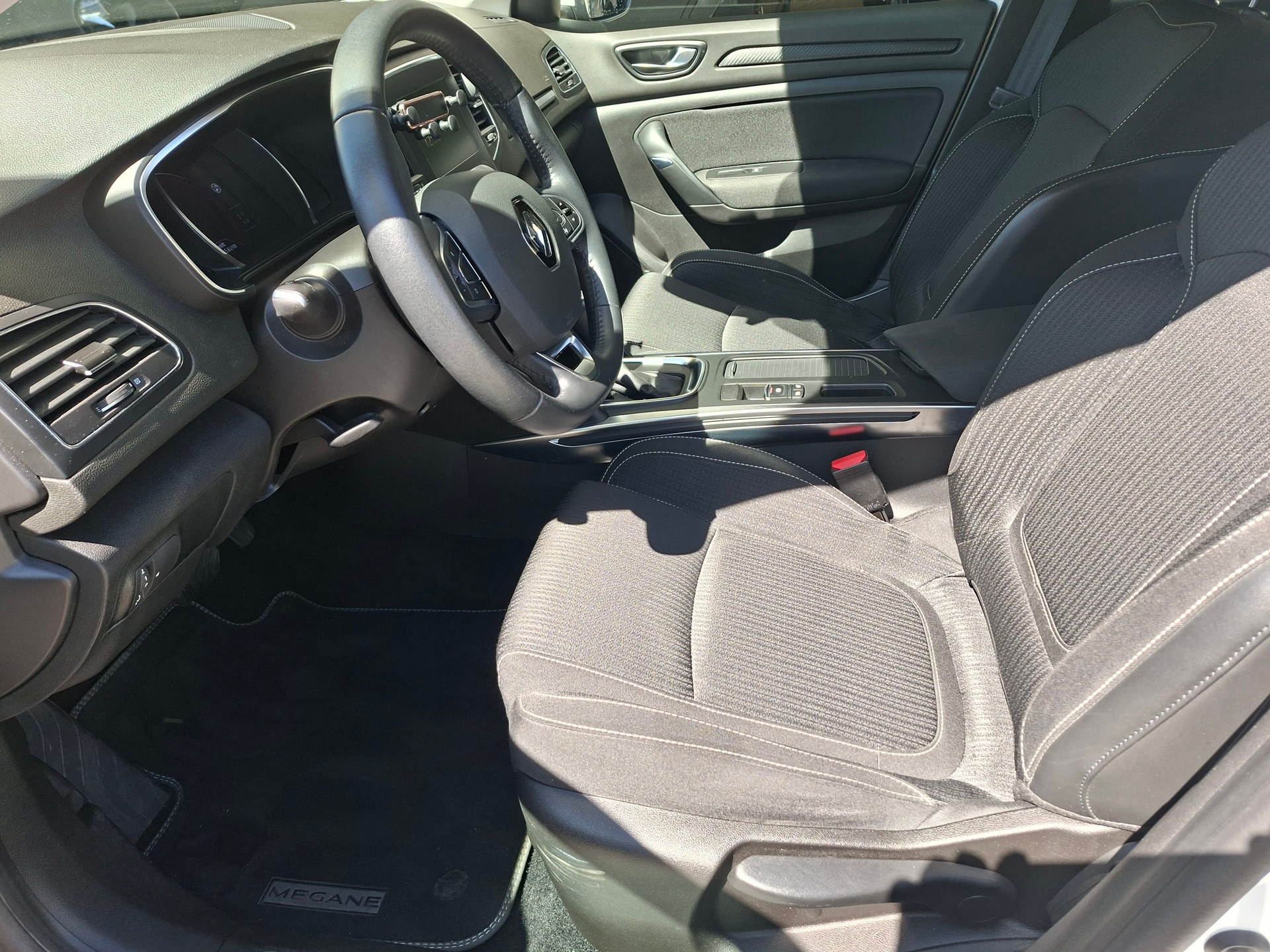 RENAULT Mégane 1.5 dCi Zen EDC-image-6