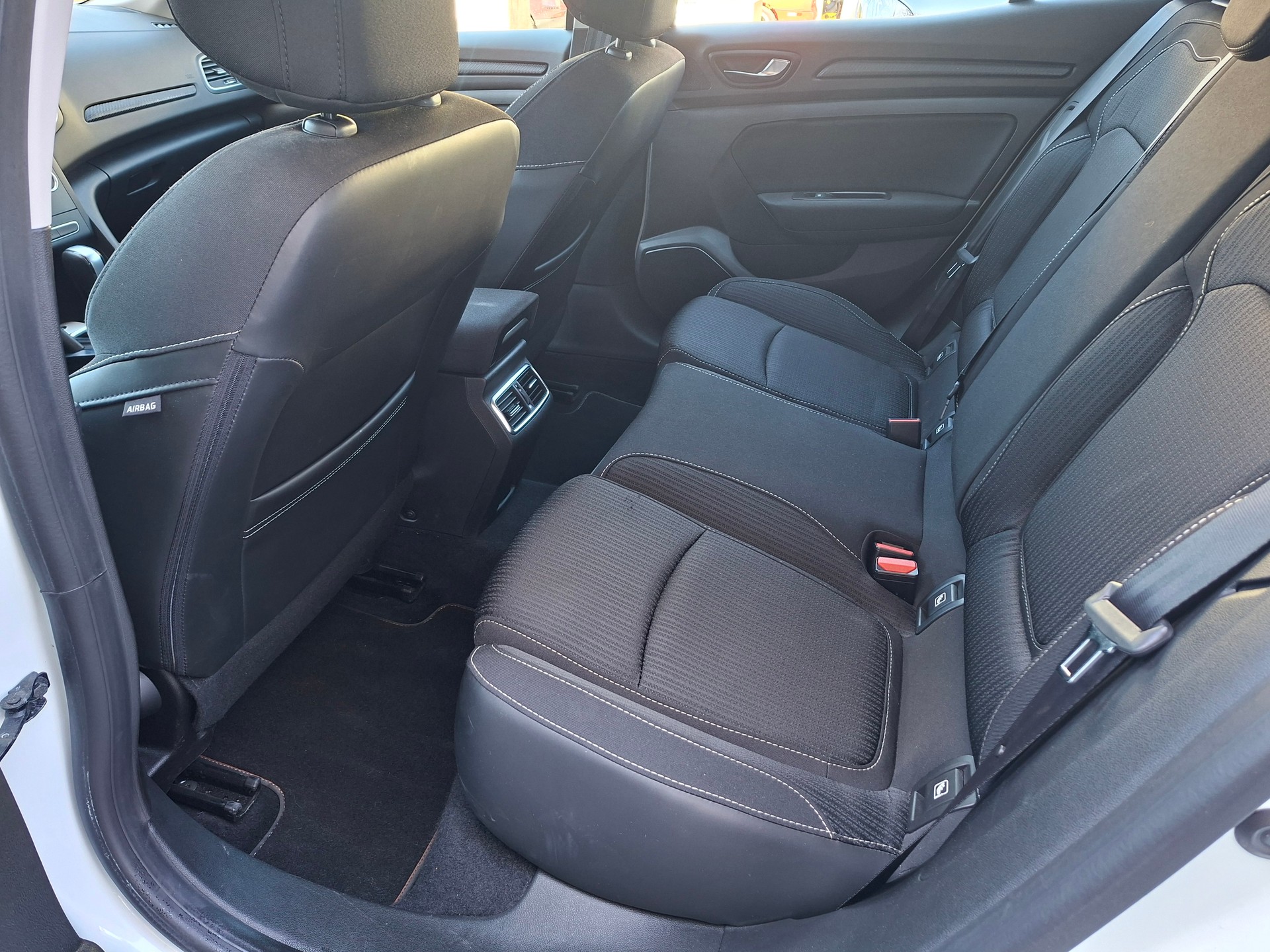 RENAULT Mégane 1.5 dCi Zen EDC-image-9