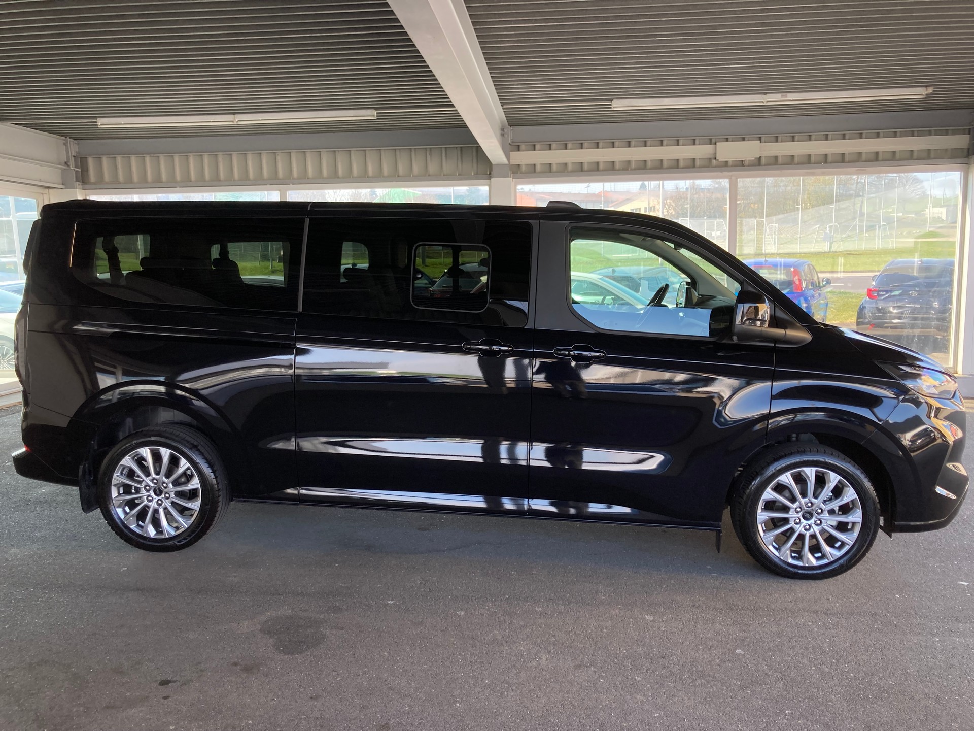 FORD Tourneo Bus 320 L2H1 TitaniumX Automat-image-3