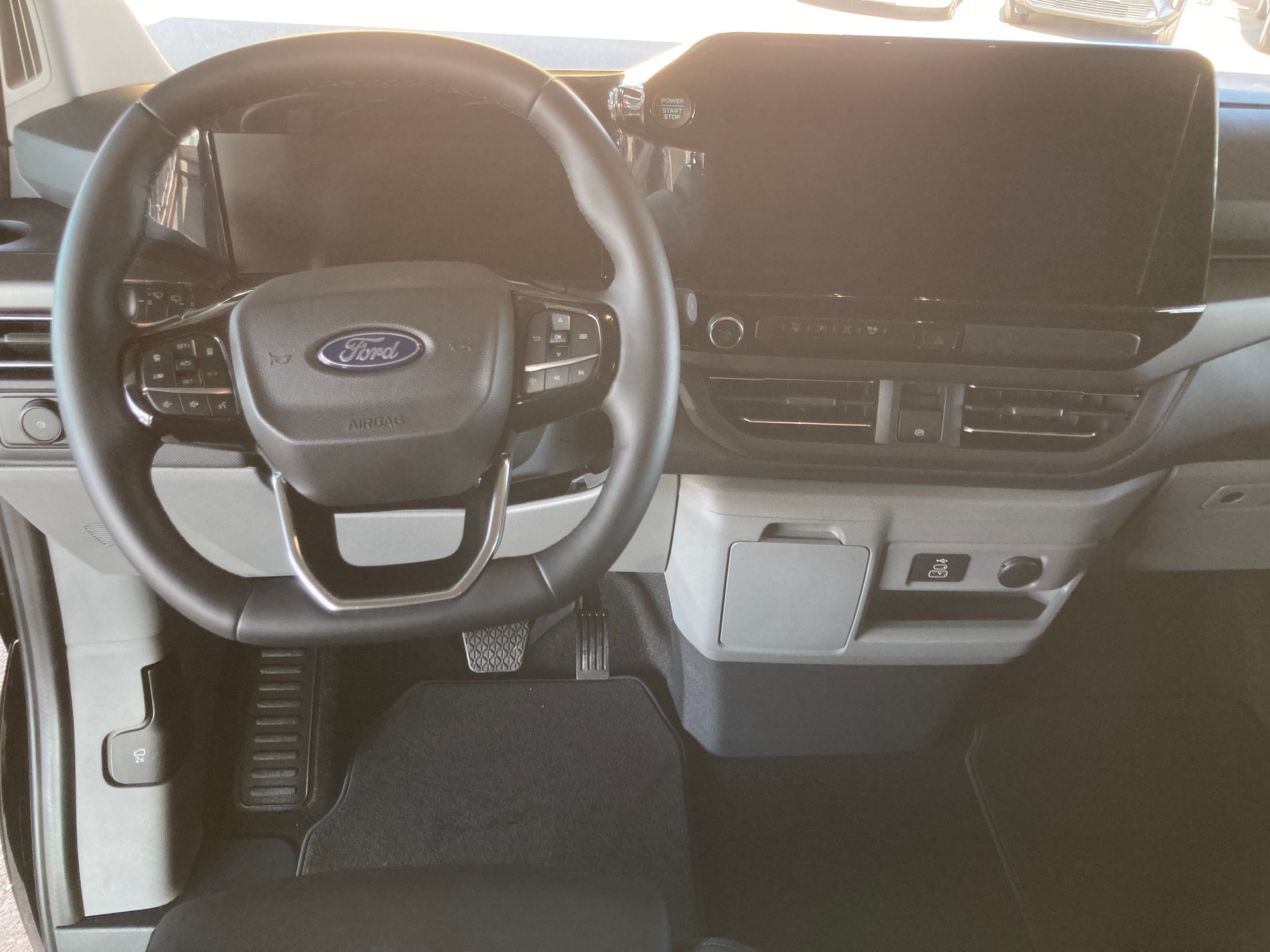 FORD Tourneo Bus 320 L2H1 TitaniumX Automat-image-10
