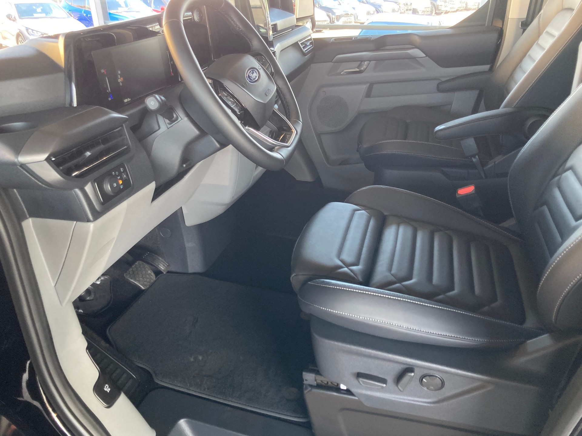 FORD Tourneo Bus 320 L2H1 TitaniumX Automat-image-9