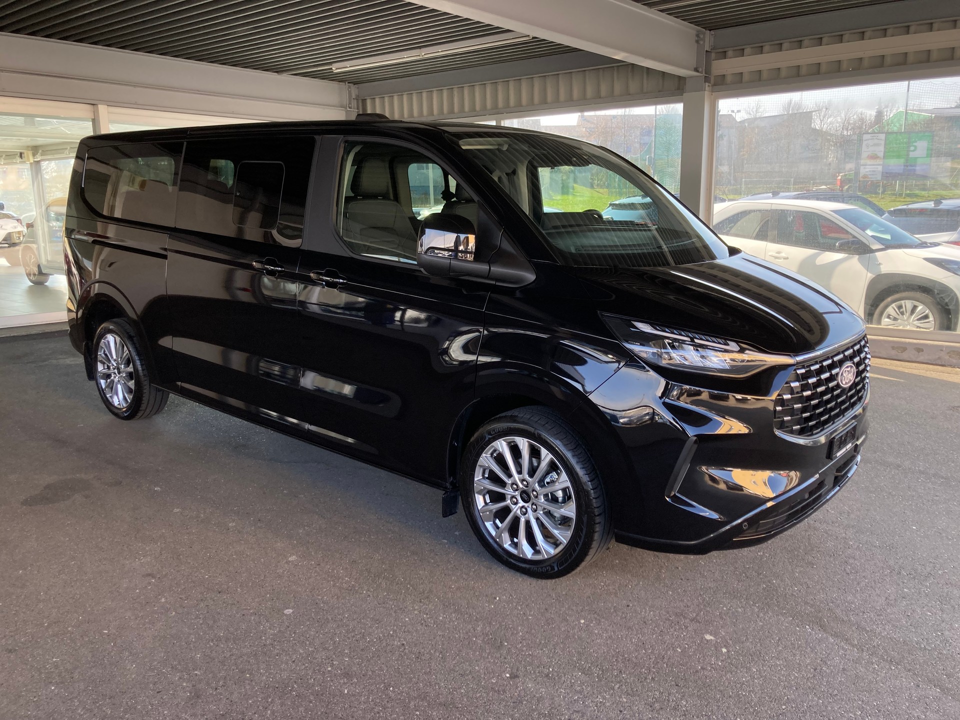 FORD Tourneo Bus 320 L2H1 TitaniumX Automat-image-2