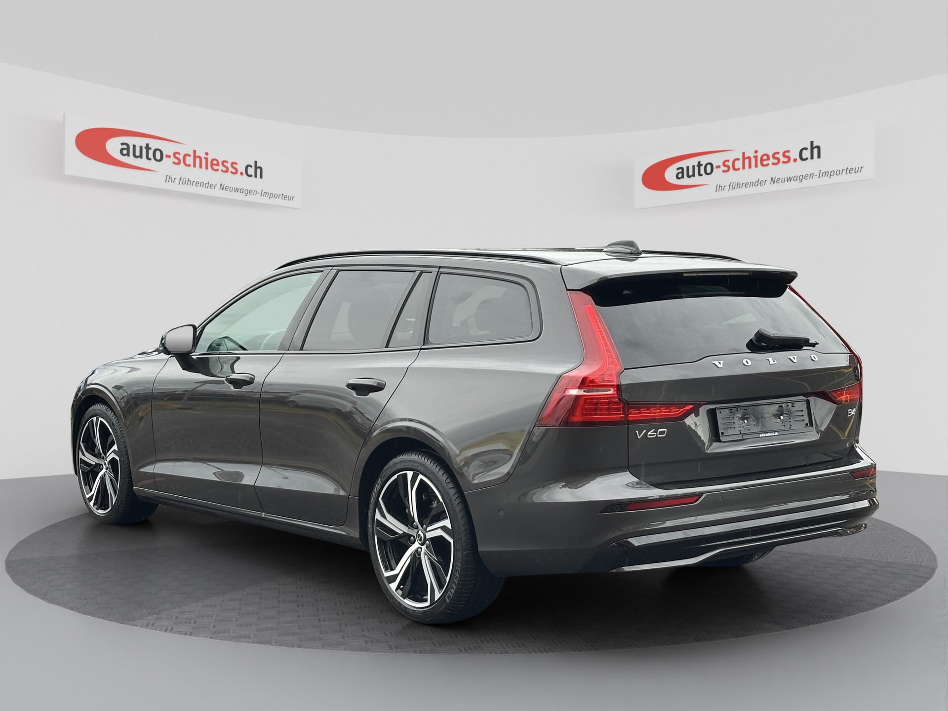 VOLVO V60 B4 Plus Dark DCT-image-2