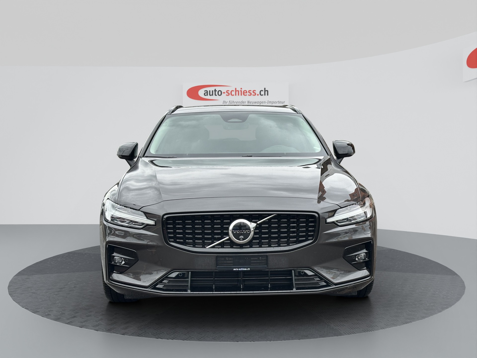 VOLVO V60 B4 Plus Dark DCT-image-1