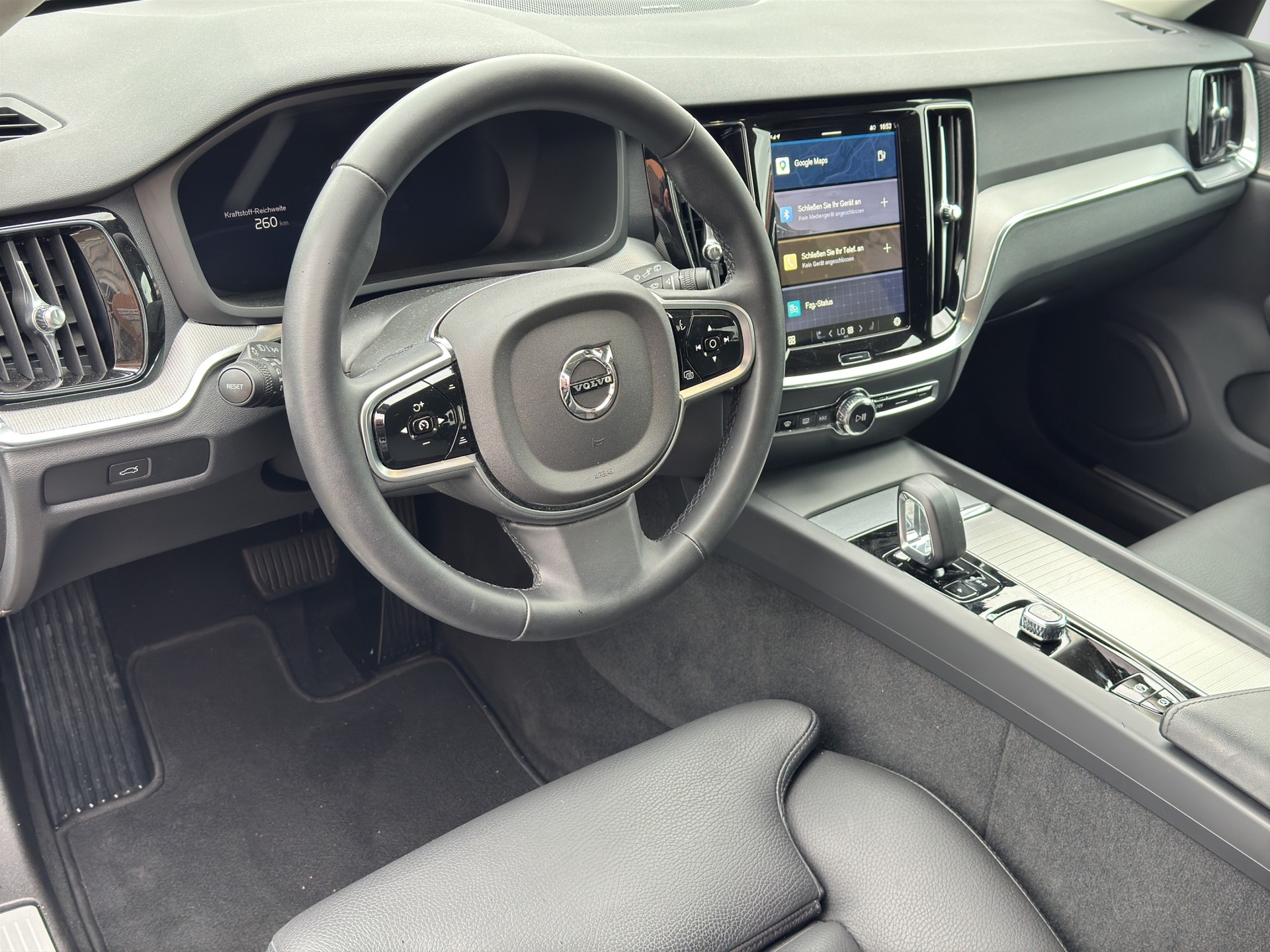 VOLVO V60 B4 Plus Dark DCT-image-6