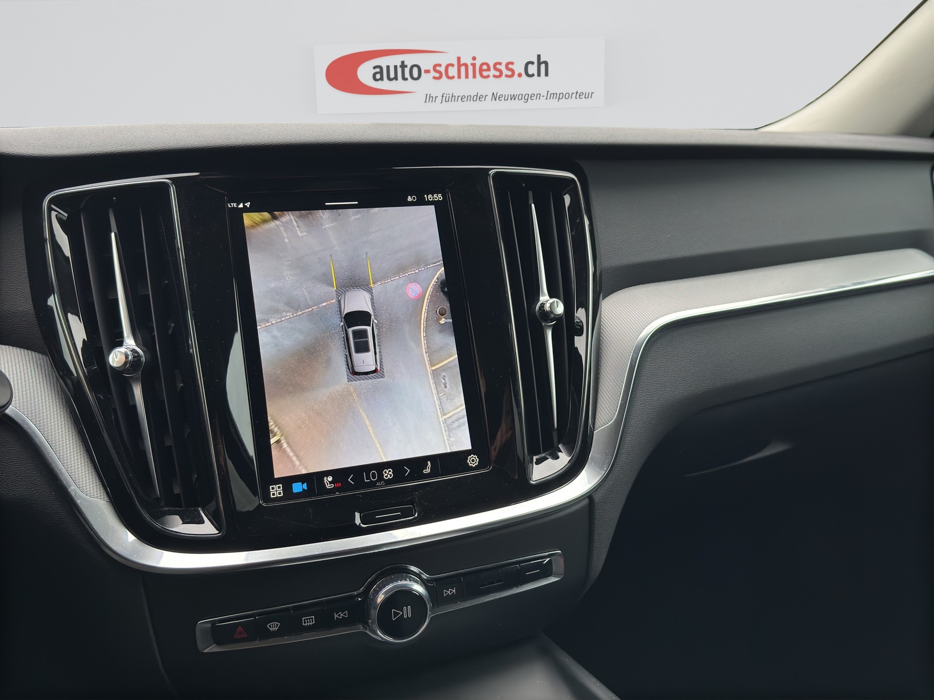 VOLVO V60 B4 Plus Dark DCT-image-14