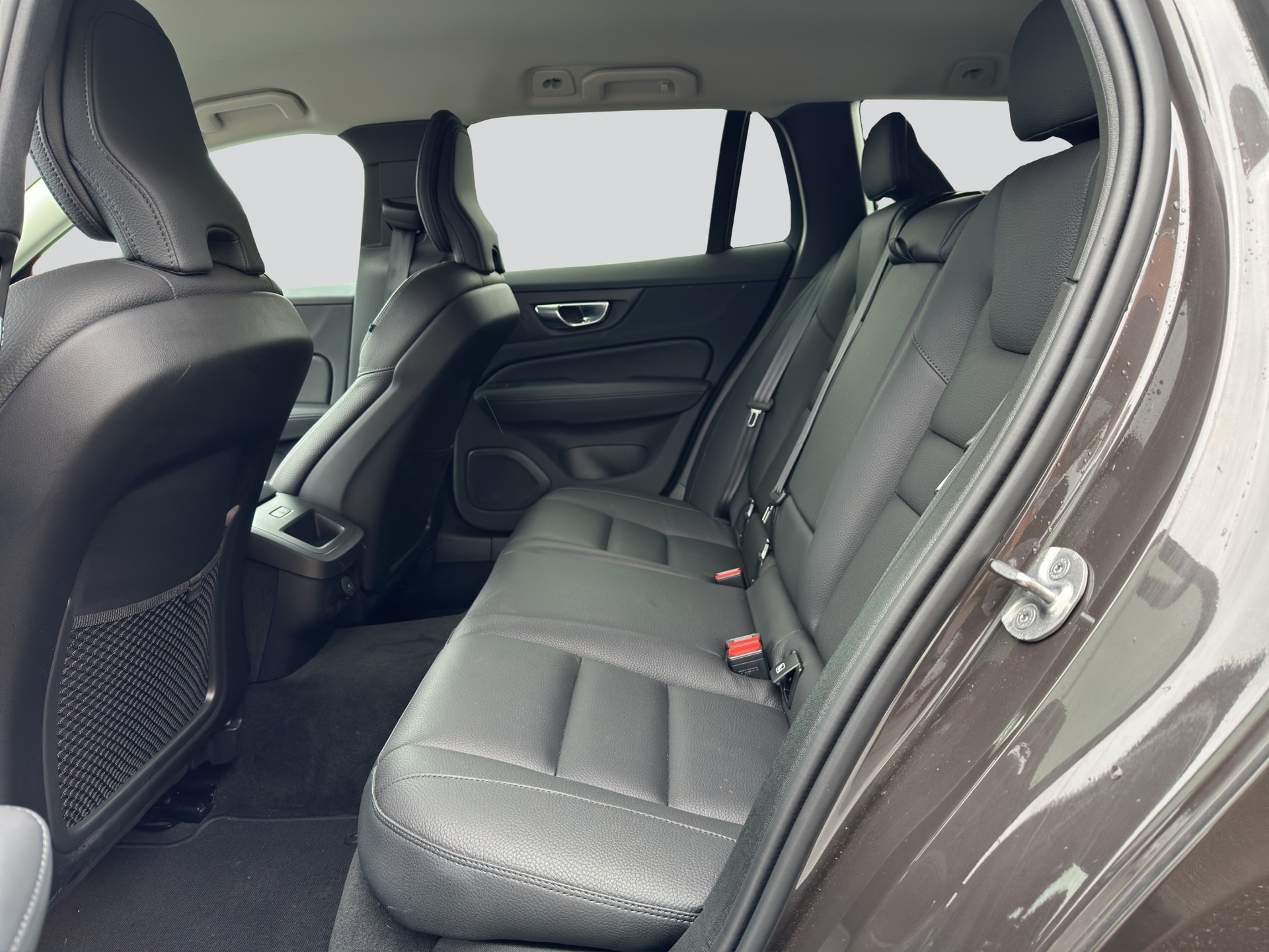 VOLVO V60 B4 Plus Dark DCT-image-7