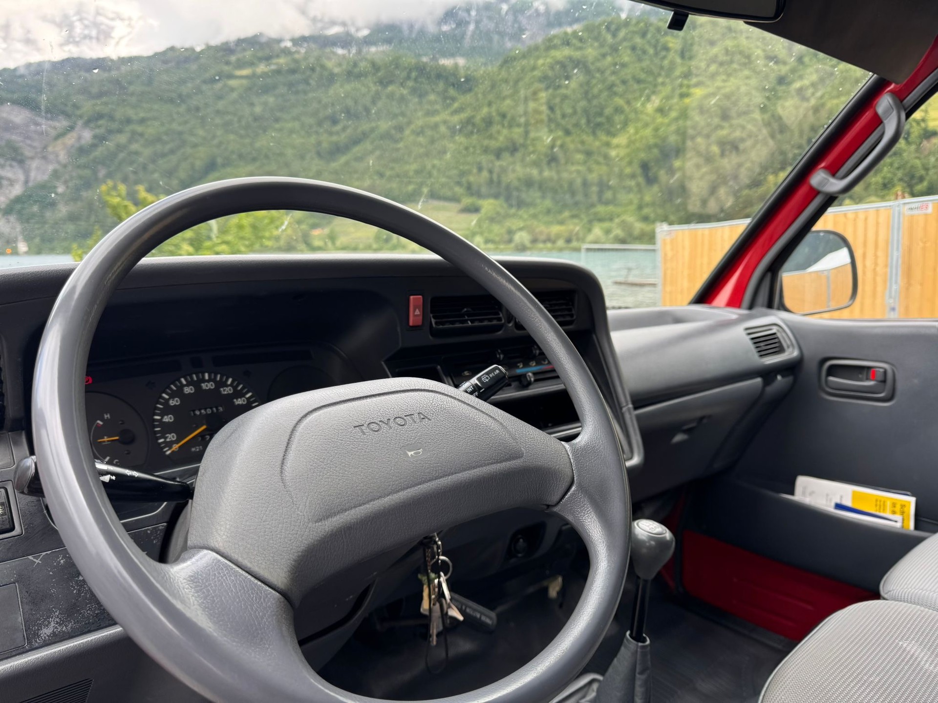 TOYOTA Hiace-image-15
