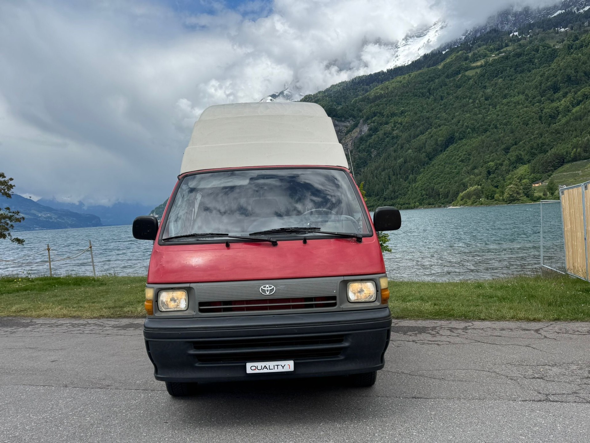 TOYOTA Hiace