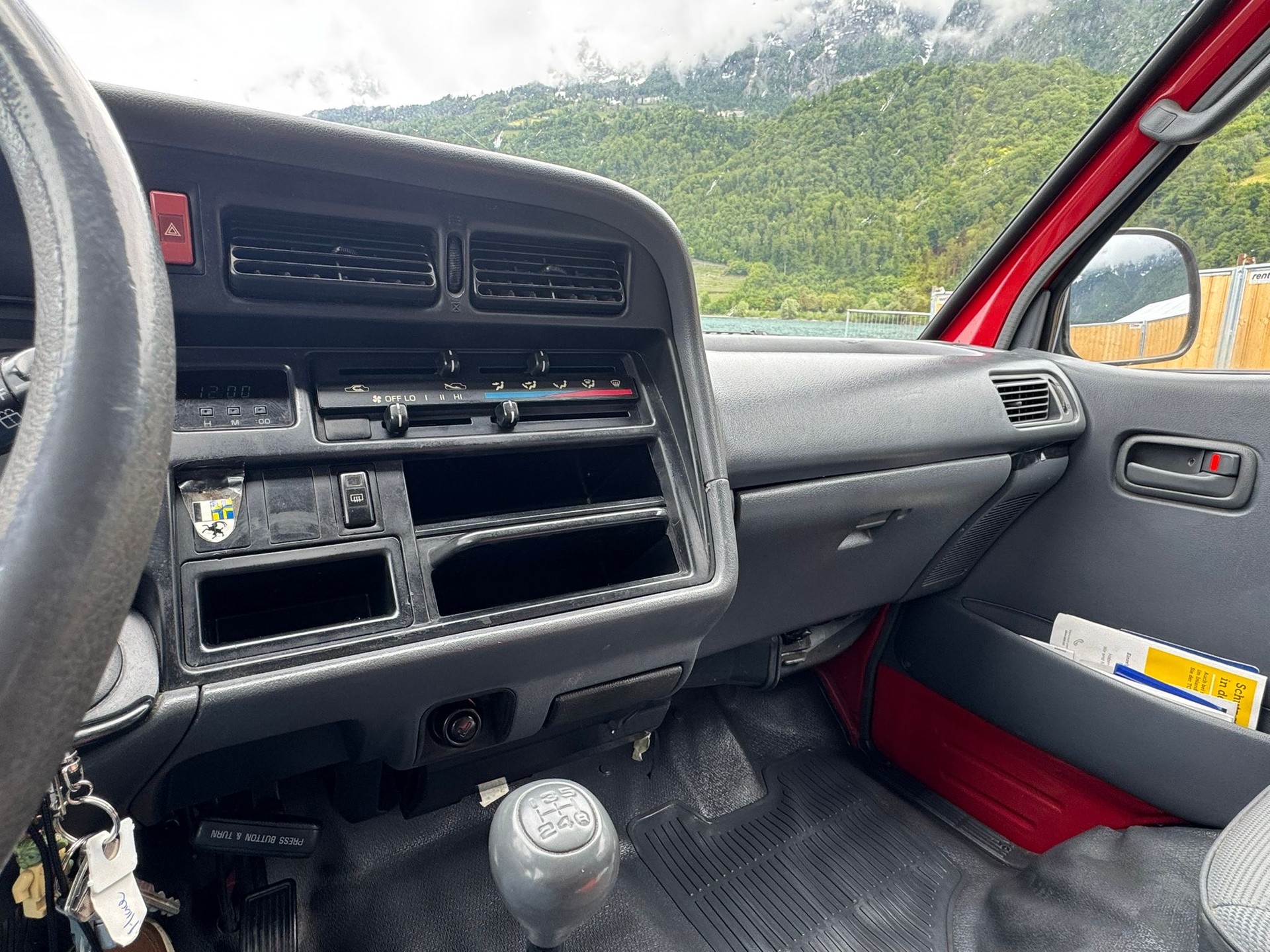 TOYOTA Hiace-image-11