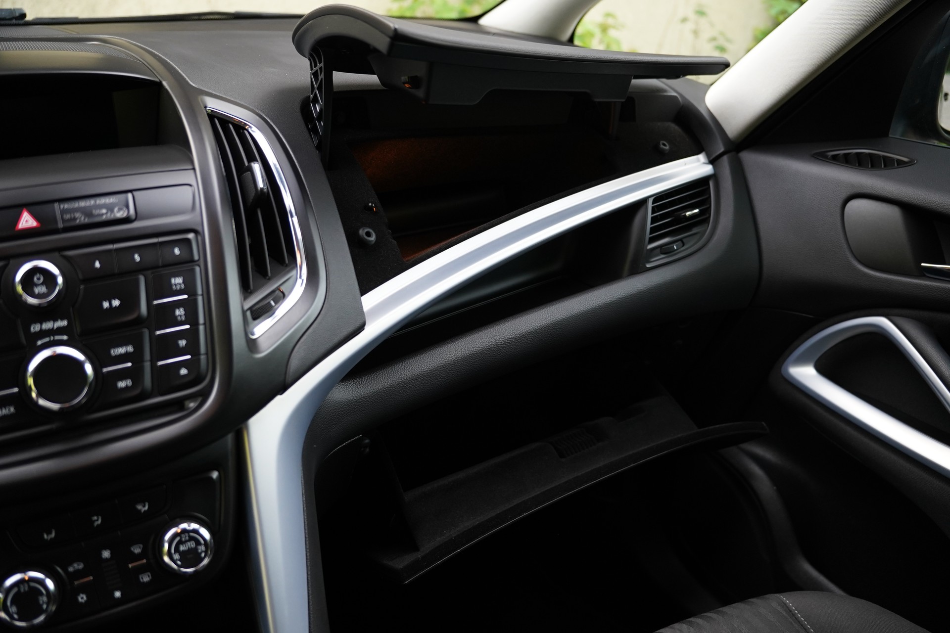 OPEL Zafira Tourer 2.0 CDTi Automatic-image-25