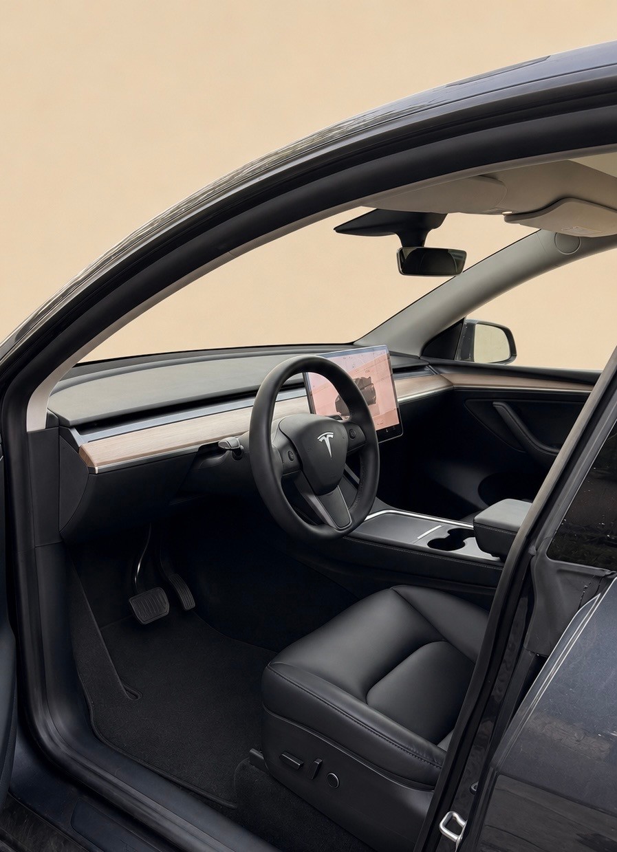 TESLA Model Y Long Range Dual Motor AWD-image-5
