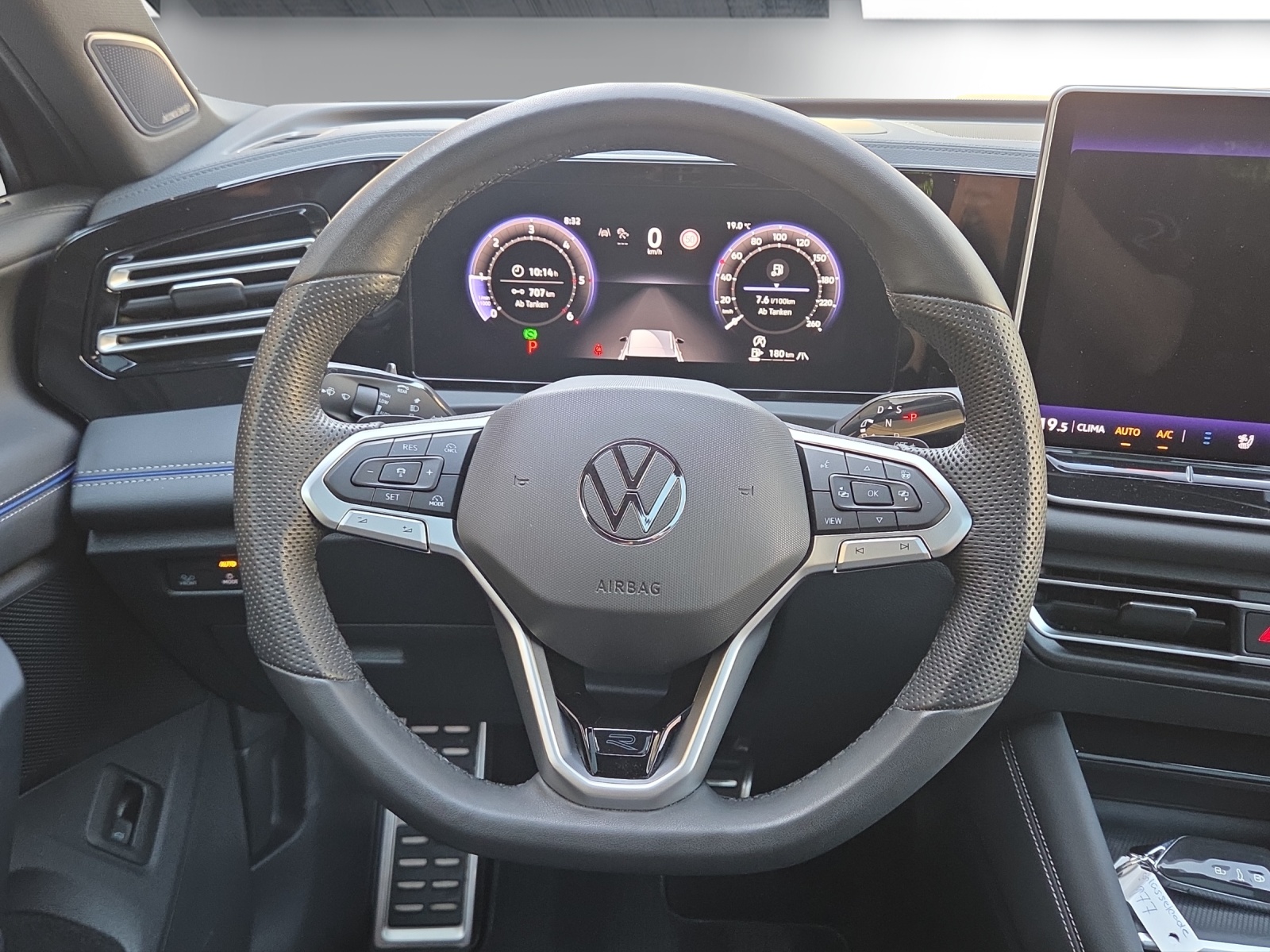 VW Tiguan 2.0 TDI SCR R-Line 4Motion DSG-image-11