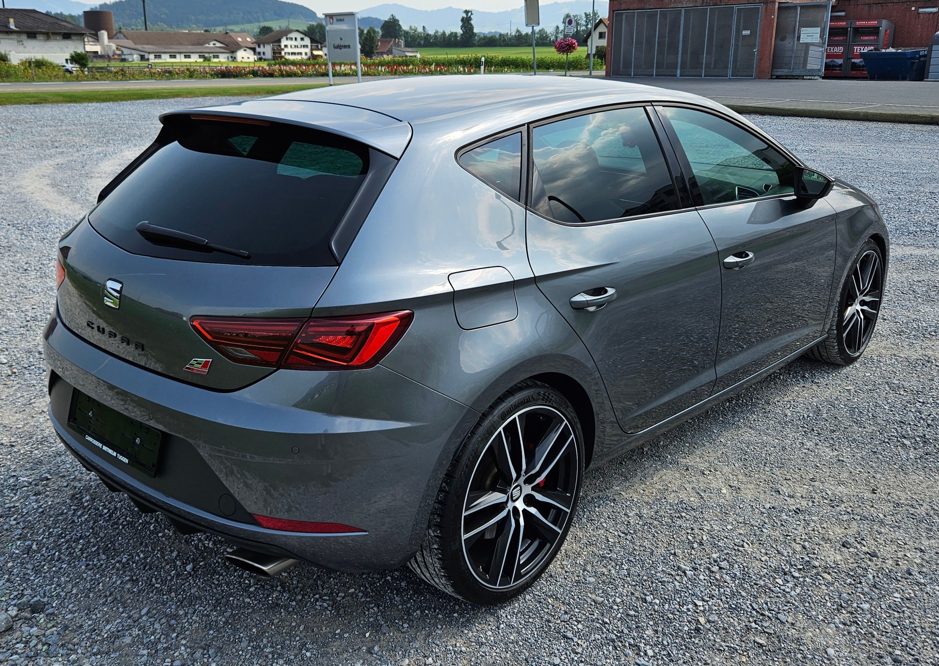 SEAT 2.0 TSI 300 Cupra-image-1