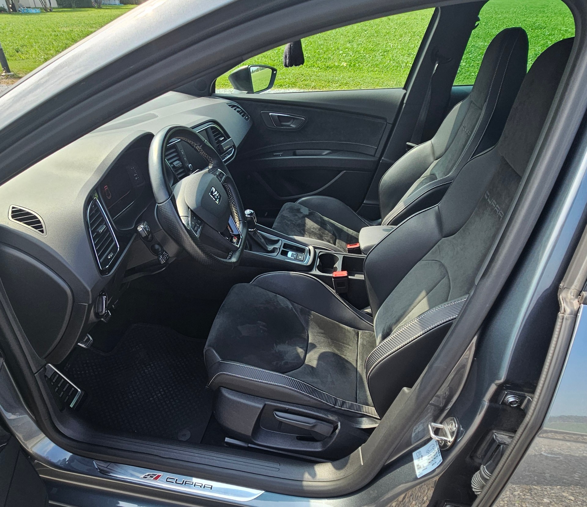 SEAT 2.0 TSI 300 Cupra-image-2