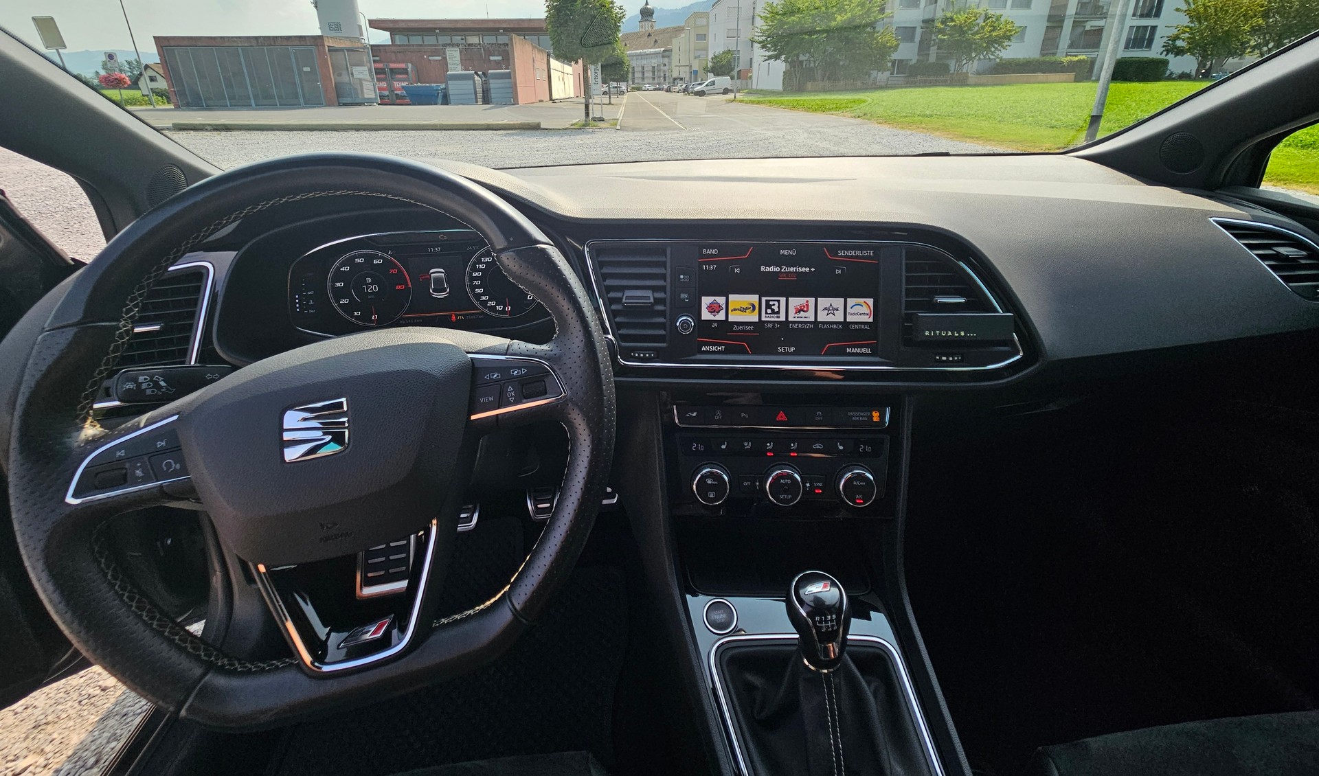SEAT 2.0 TSI 300 Cupra-image-4