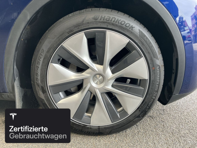 TESLA Model Y Long Range AWD-image-10