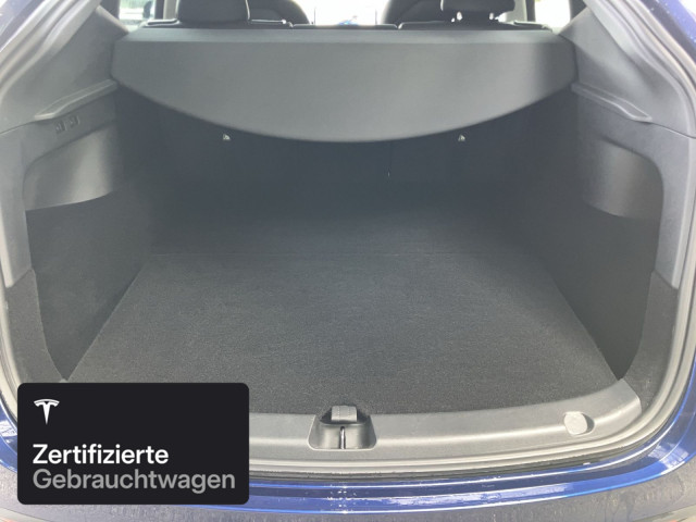 TESLA Model Y Long Range AWD-image-15