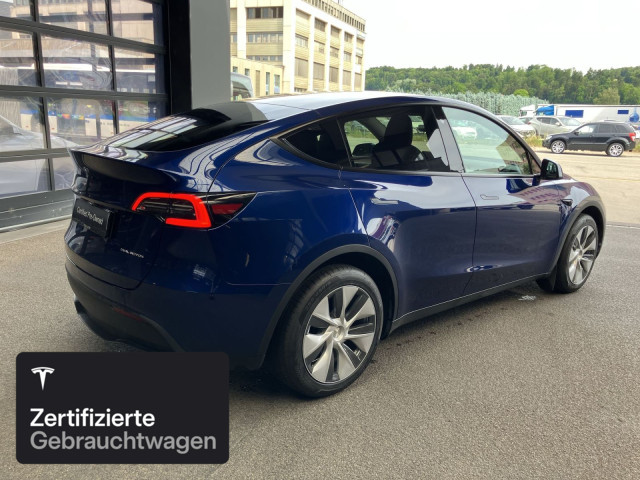 TESLA Model Y Long Range AWD-image-8