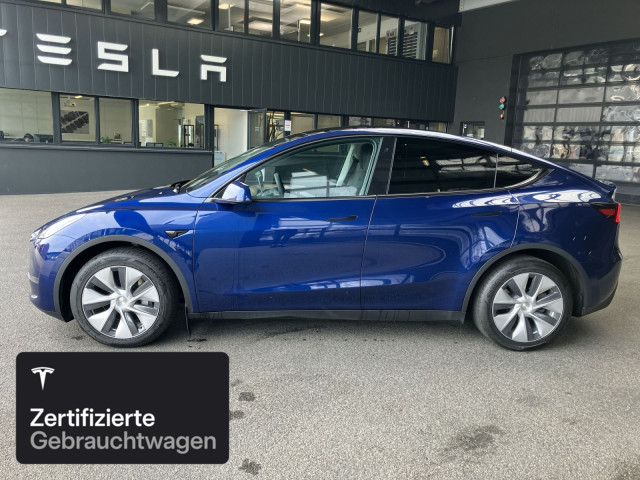TESLA Model Y Long Range AWD-image-3