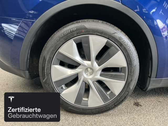 TESLA Model Y Long Range AWD-image-9