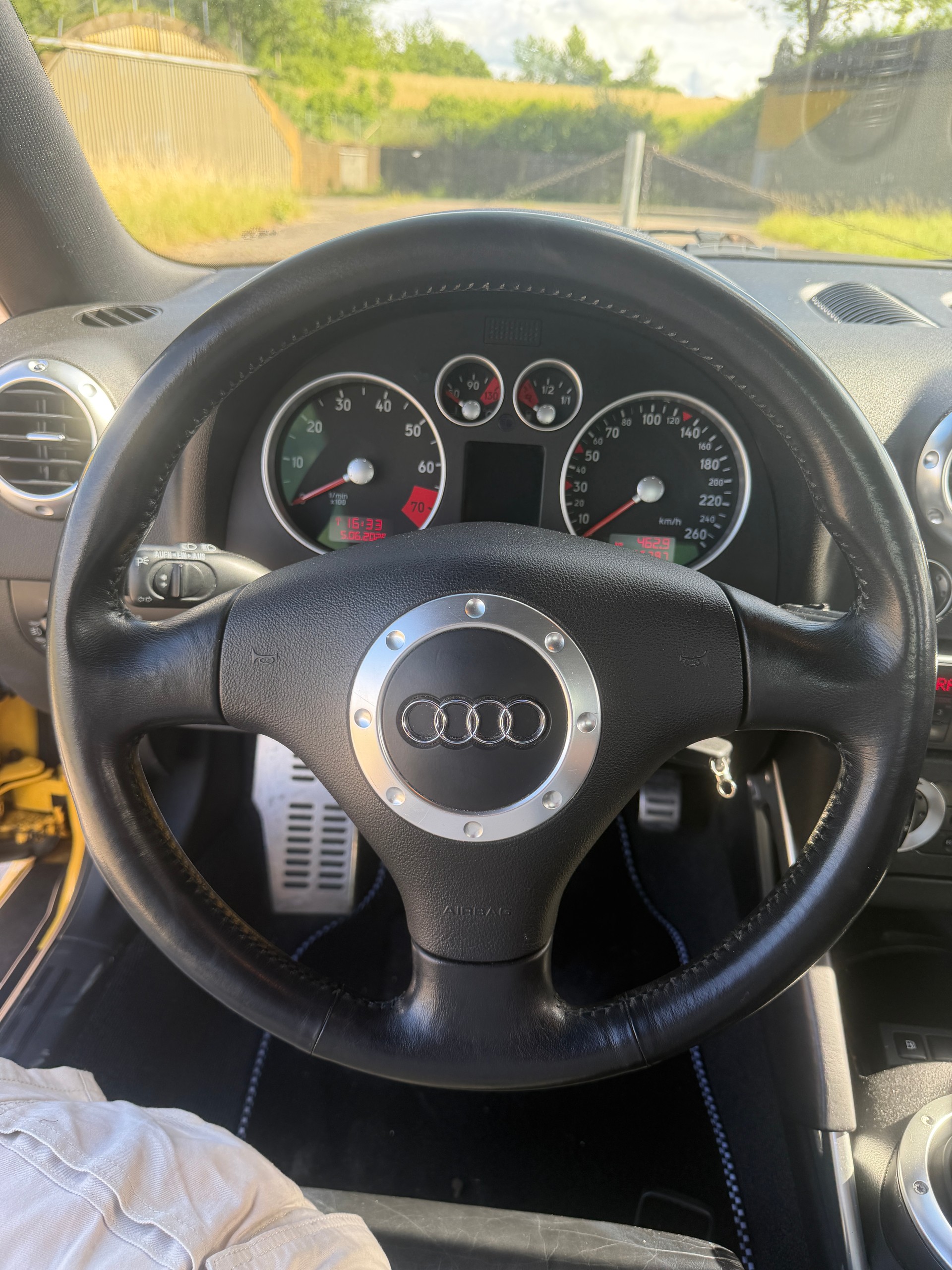 AUDI TT Coupé 1.8 T quattro-image-9