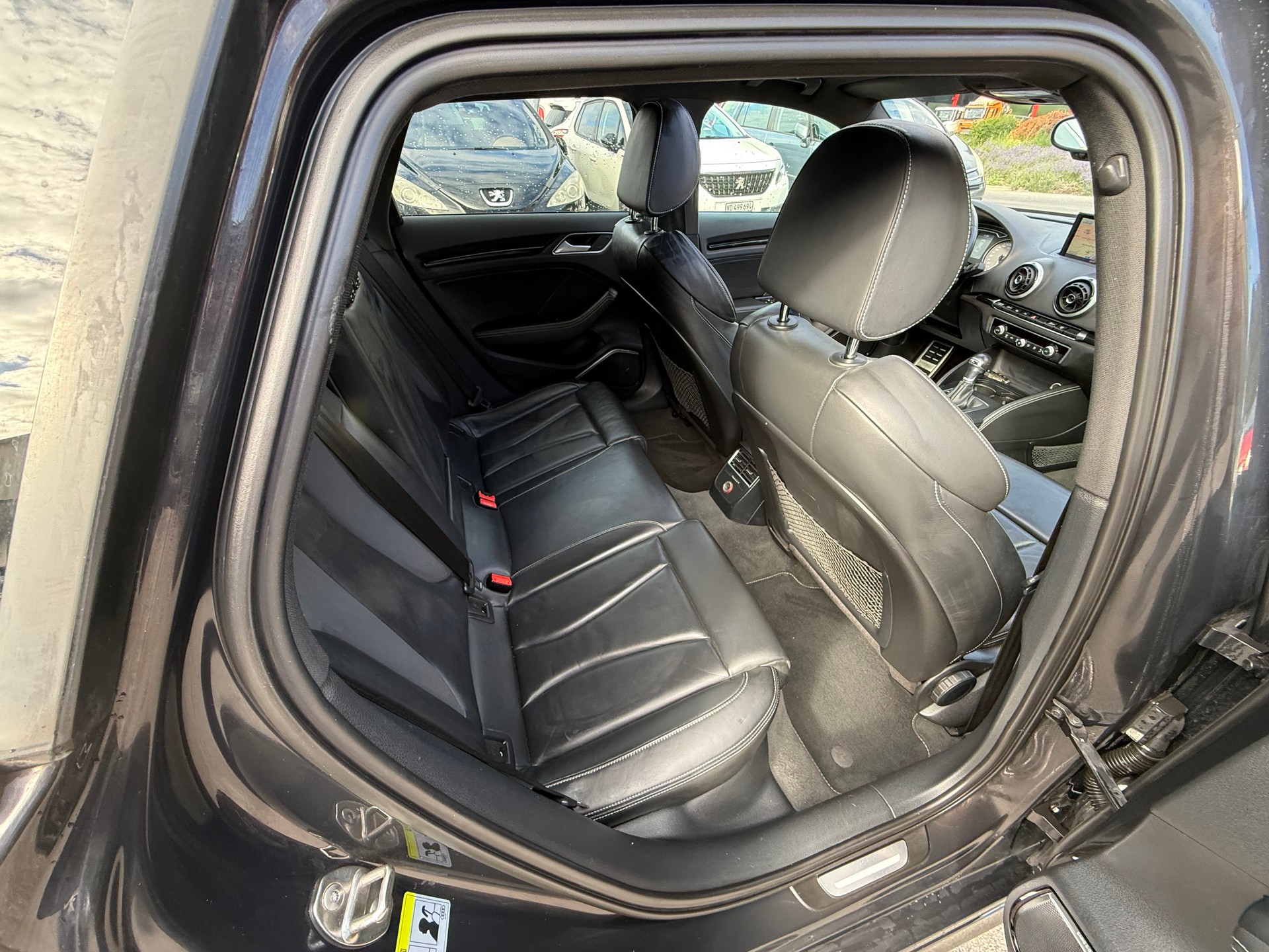 AUDI S3 Sportback 2.0 TFSI quattro S-tronic-image-9