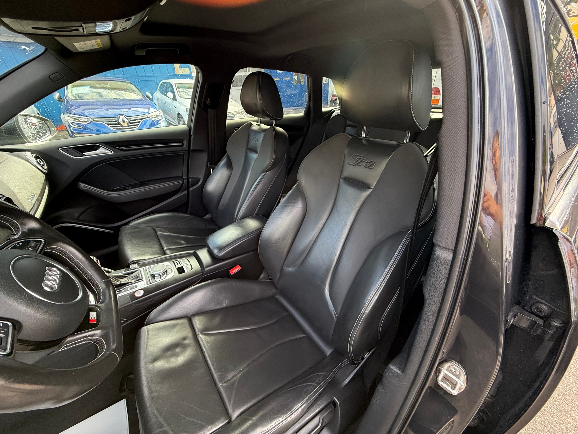 AUDI S3 Sportback 2.0 TFSI quattro S-tronic-image-8