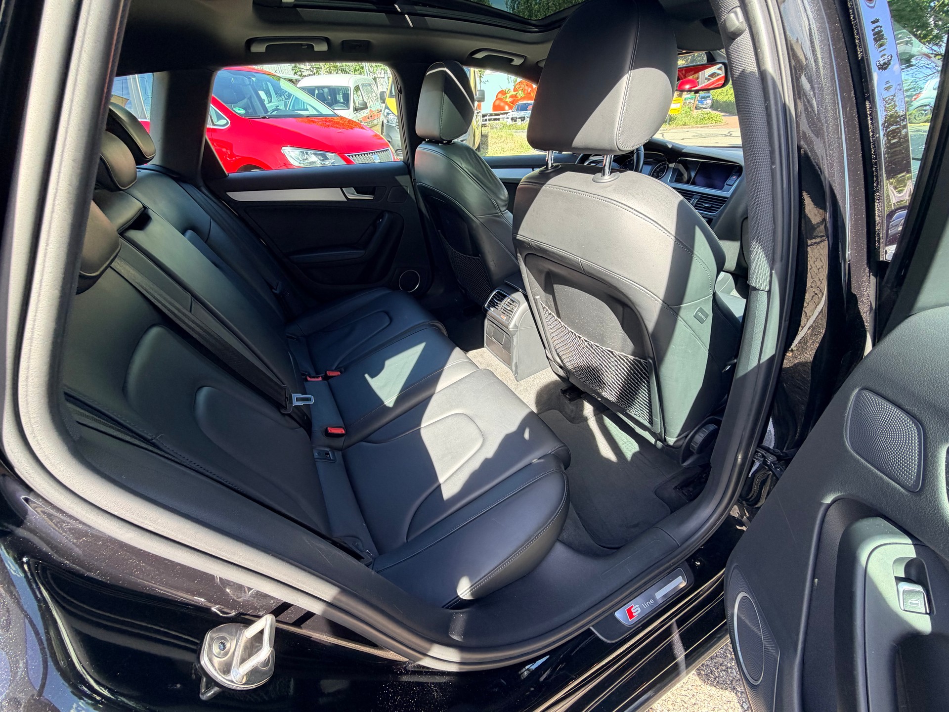 AUDI A4 Avant 2.0 TFSI quattro s-tronic-image-10