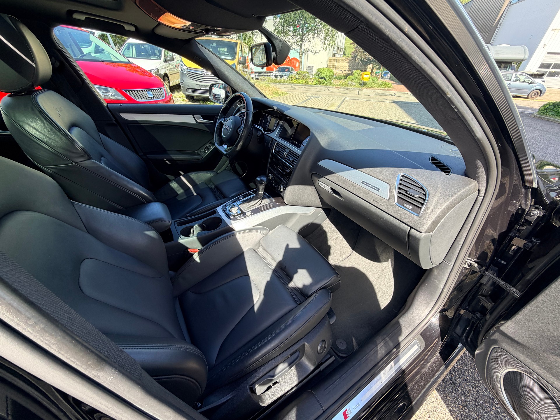 AUDI A4 Avant 2.0 TFSI quattro s-tronic-image-8