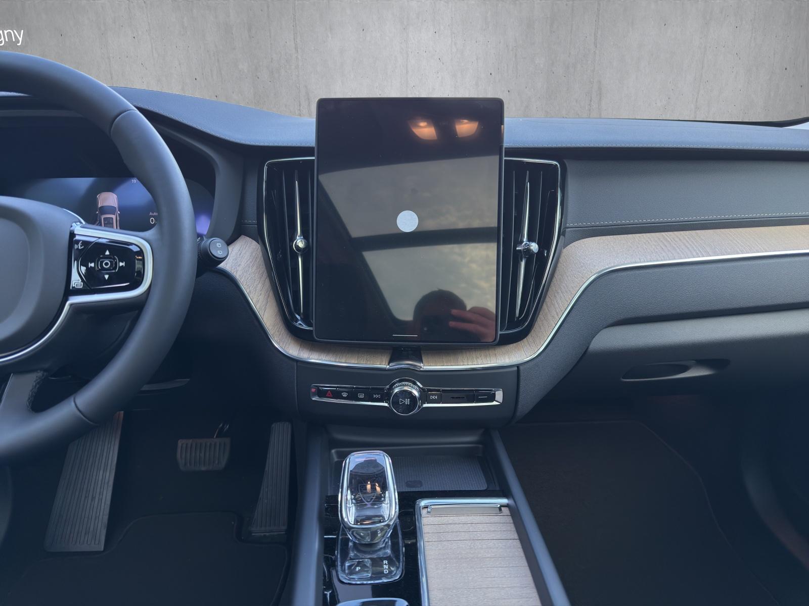 VOLVO XC60 T6 eAWD PluginHybrid Ultra Dark Geartronic-image-10