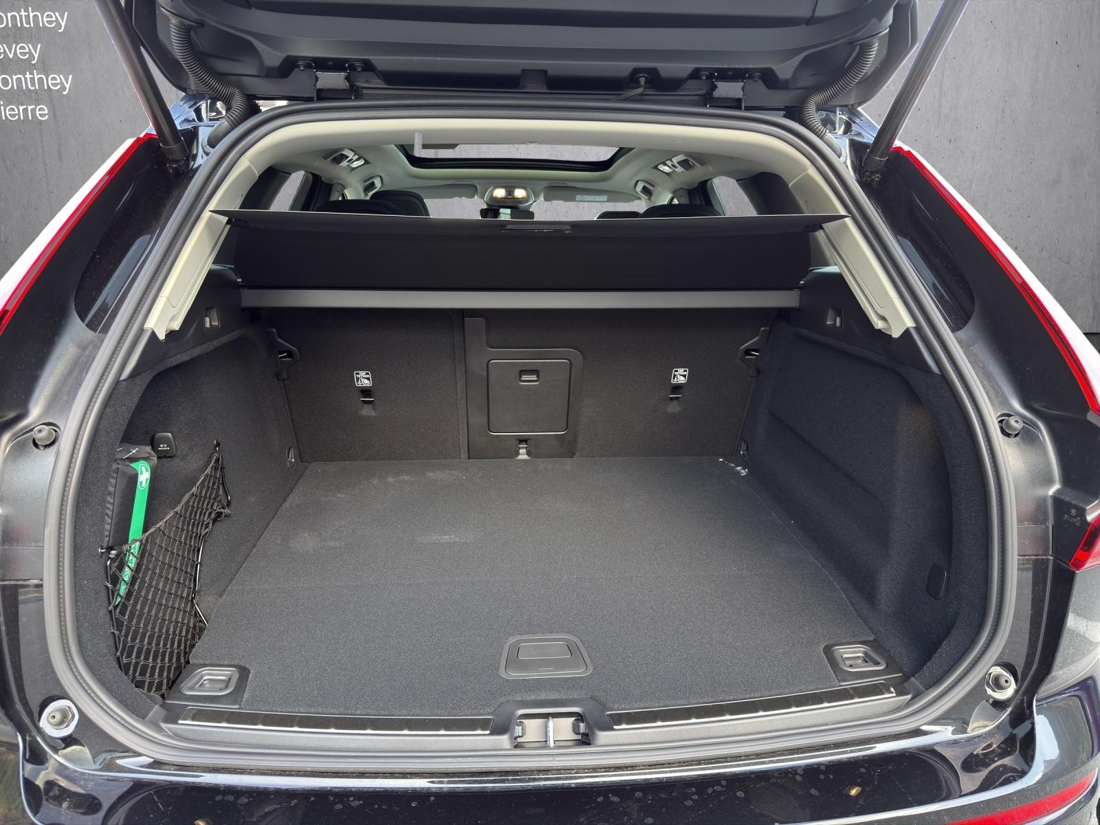 VOLVO XC60 T6 eAWD PluginHybrid Ultra Dark Geartronic-image-16