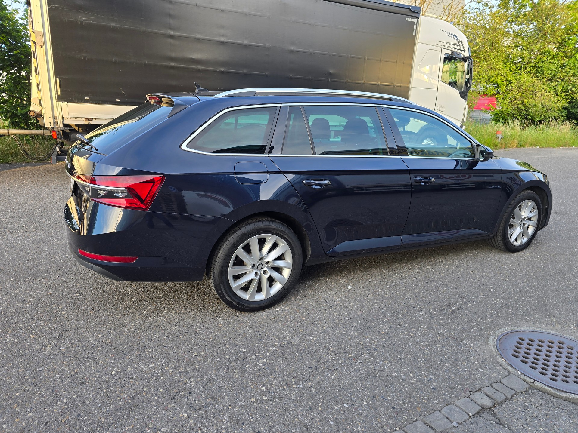 SKODA Superb Combi 2.0 TDi Style DSG-image-5