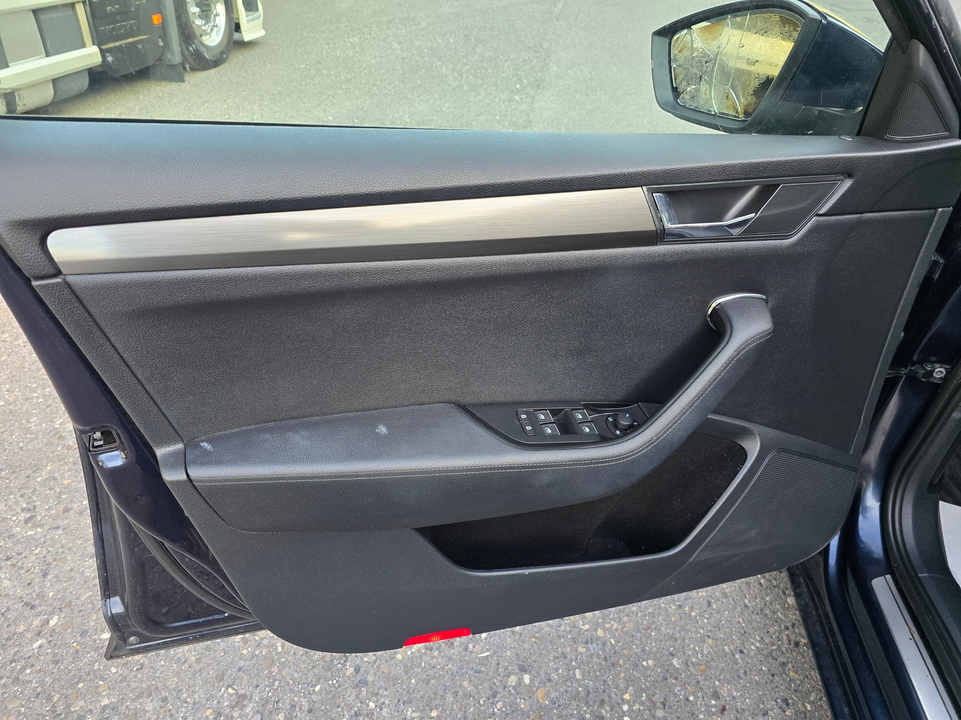 SKODA Superb Combi 2.0 TDi Style DSG-image-15