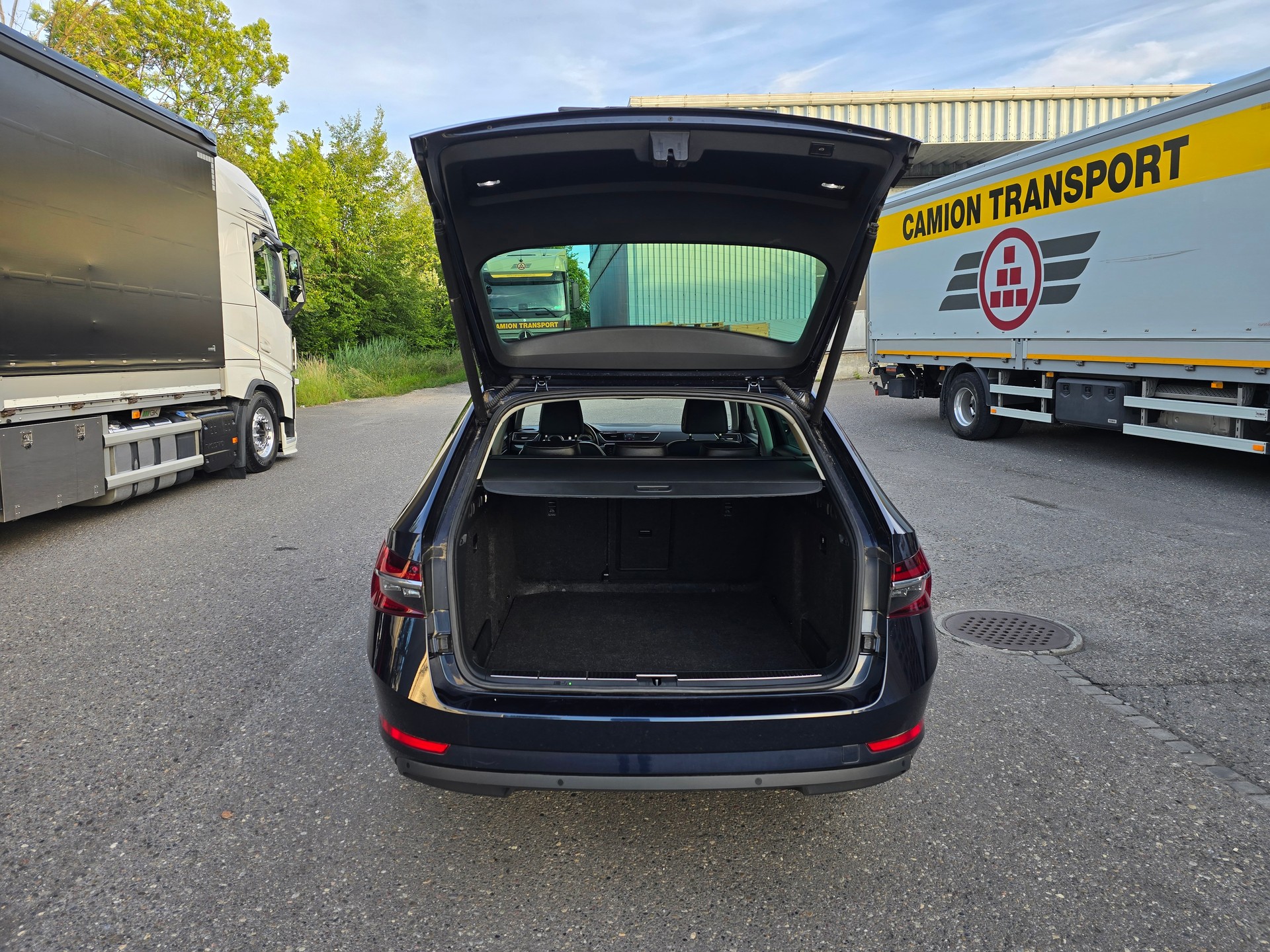 SKODA Superb Combi 2.0 TDi Style DSG-image-6