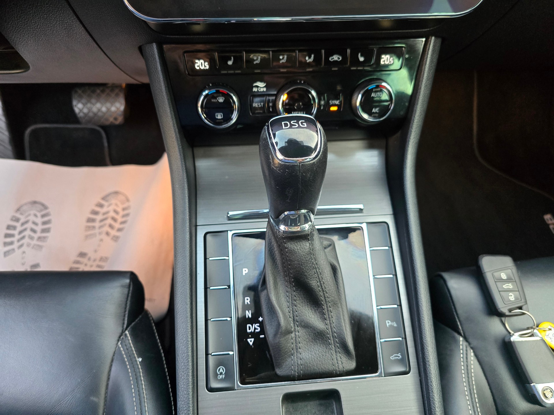 SKODA Superb Combi 2.0 TDi Style DSG-image-23