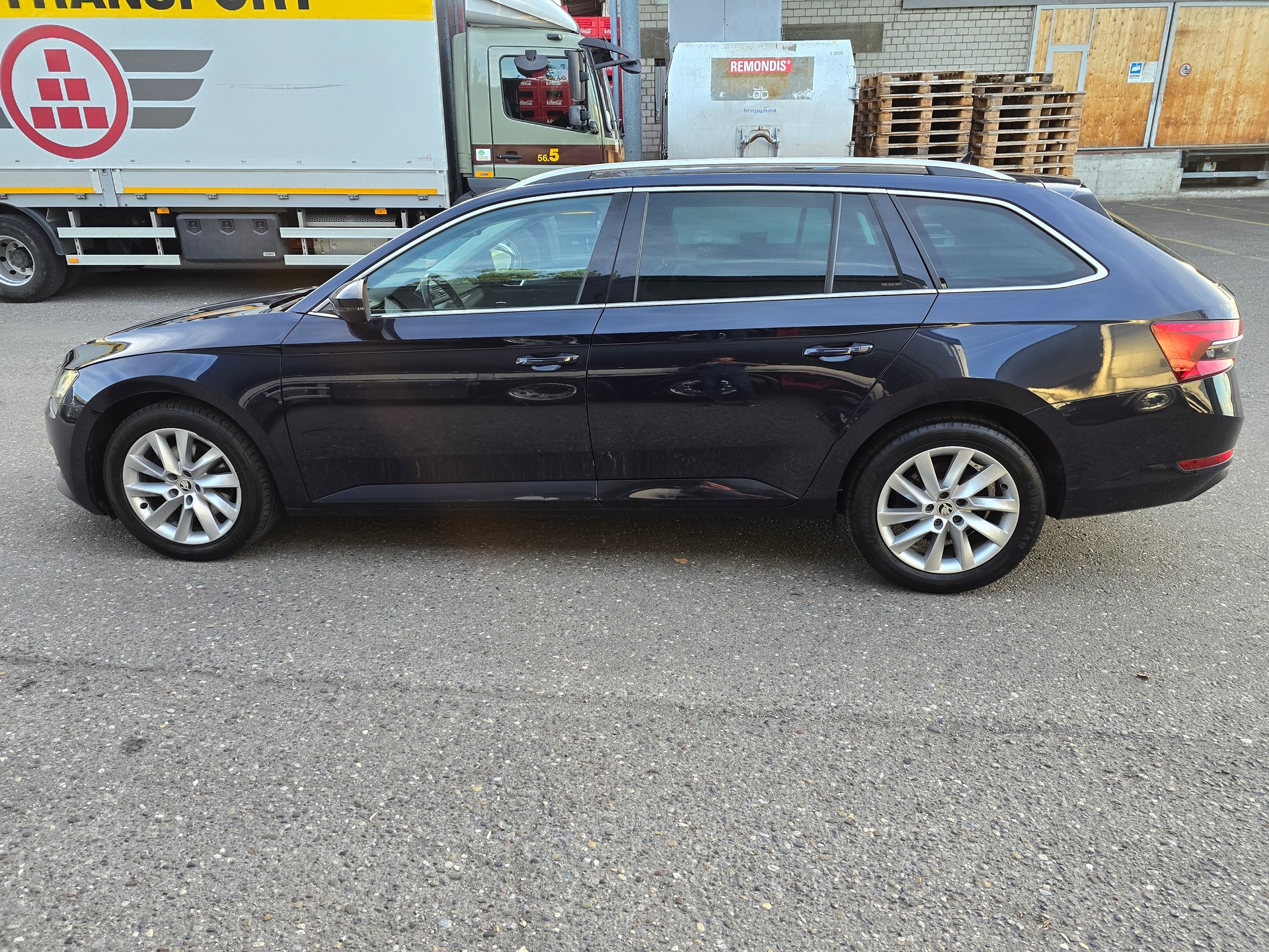 SKODA Superb Combi 2.0 TDi Style DSG-image-8