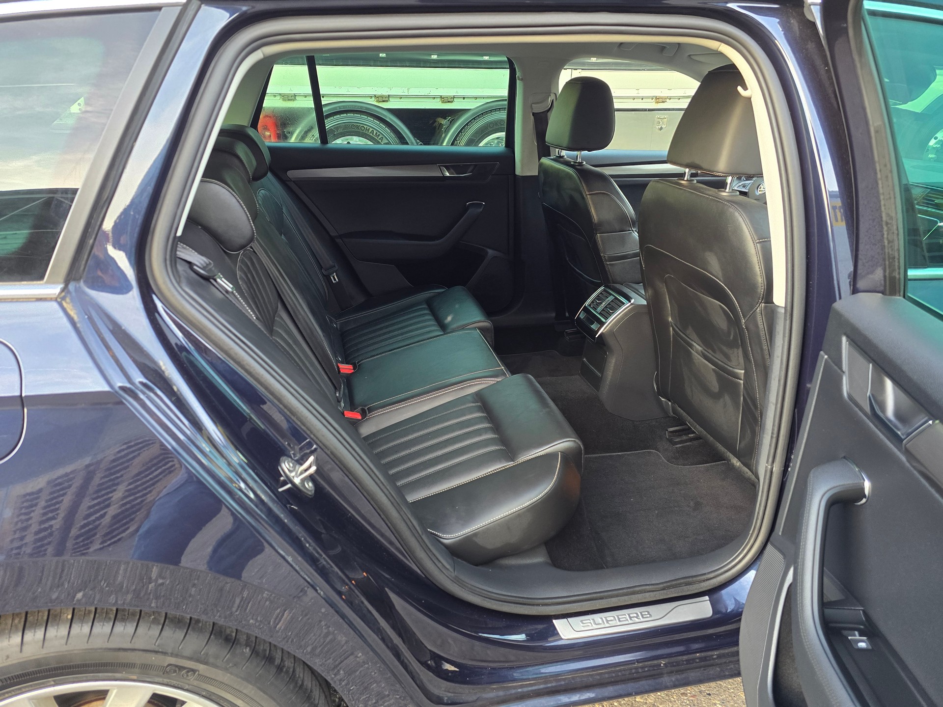 SKODA Superb Combi 2.0 TDi Style DSG-image-12