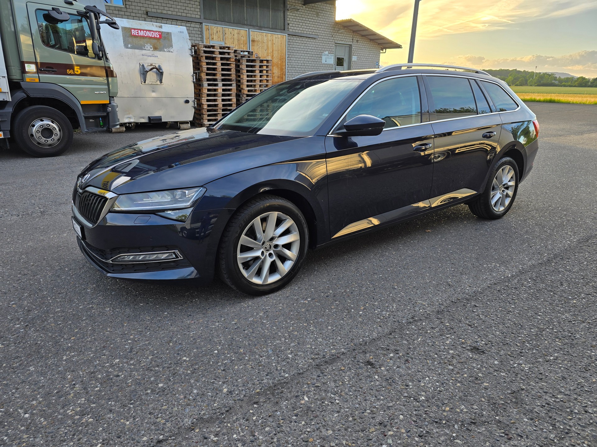 SKODA Superb Combi 2.0 TDi Style DSG-image-2