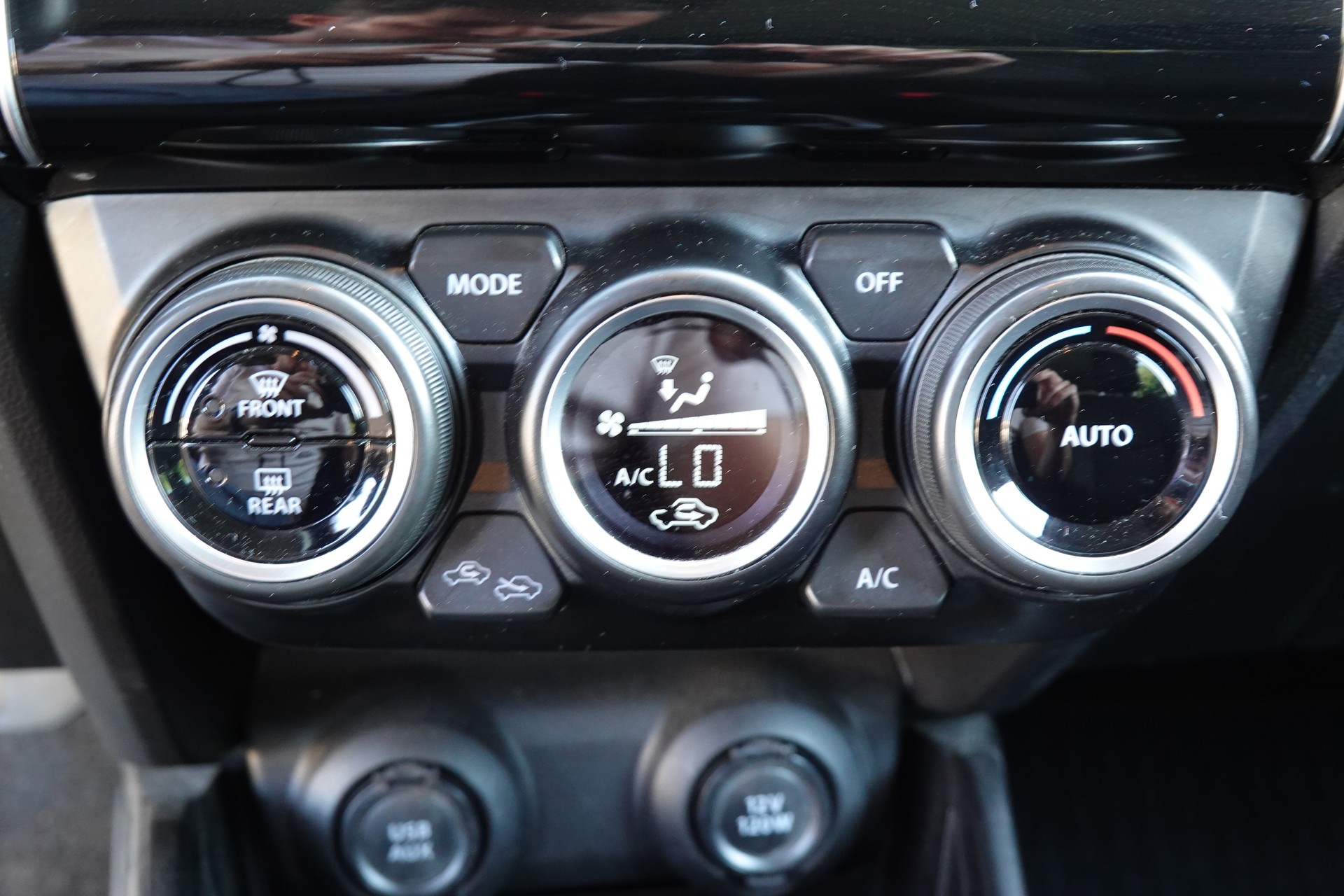 SUZUKI Swift 1.2i Piz Sulai Top Hybrid Allgrip 4x4 "CH Auto * Keyless * GPS * Caméra * Temp. Adapt"-image-17